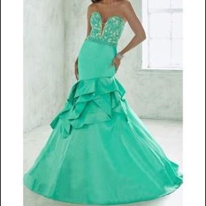Size 6 mint prom gown